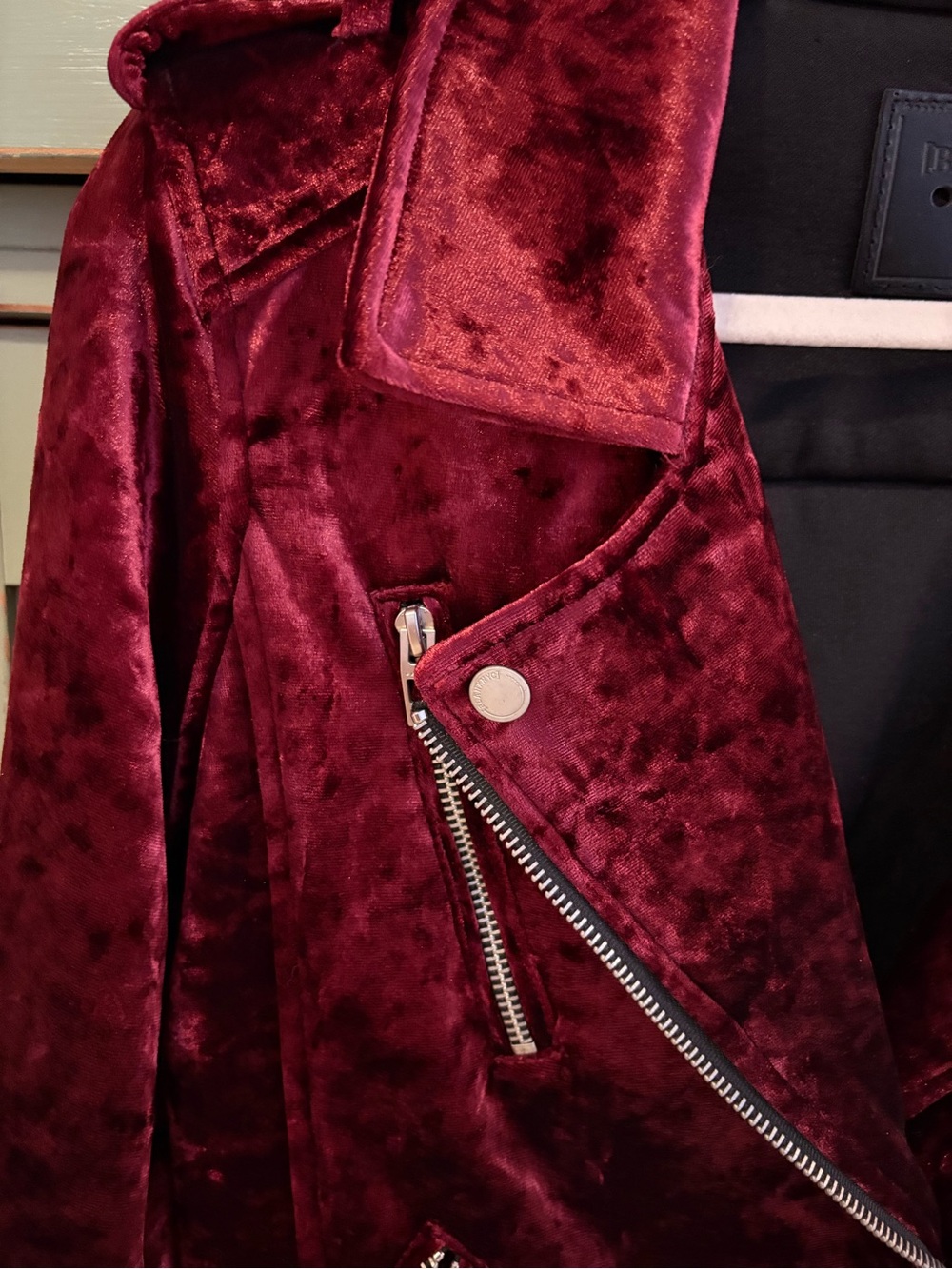 [BLANKNYC] NWOT Crushed Velvet Cropped Asymmetrical Moto Jacket Deep Merlot - M - Picture 9 of 15